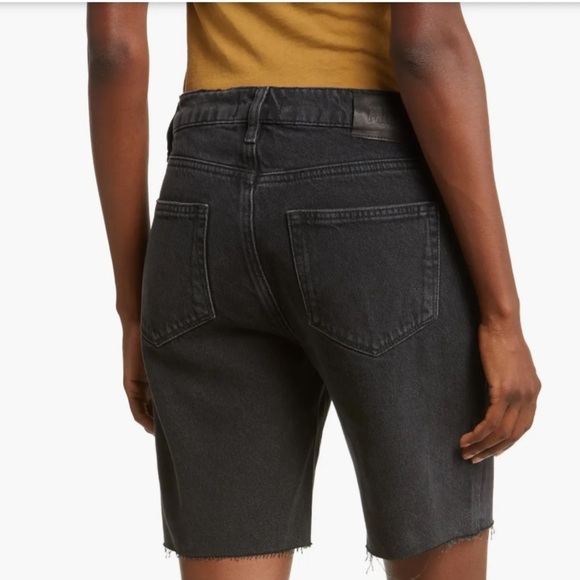 Paige Sammy Raw Hem Cutoff Denim Shorts
PAIGE
Fade to Black Destructed - Picture 3 of 6